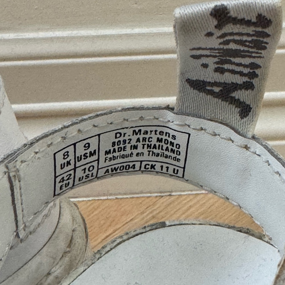 Dr. Martens White Leather Fisherman’s Sandals
Unisex - Picture 5 of 5
